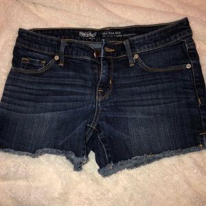 Missimo Denim shorts (Mid-Rise Midi fit)